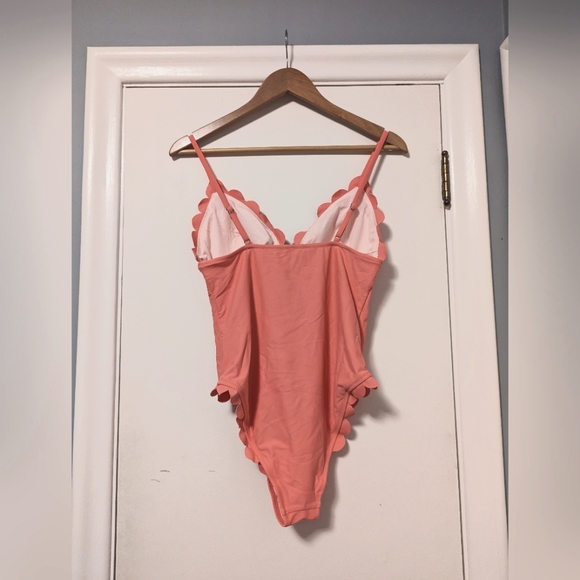 Cupshe - Strawberry Fields Forever Scalloped One Piece Swimsuit - Large NWT - Picture 4 of 5